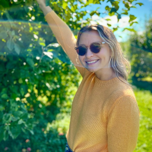 Meet your Posher, Joanna - Picture 1 of 4